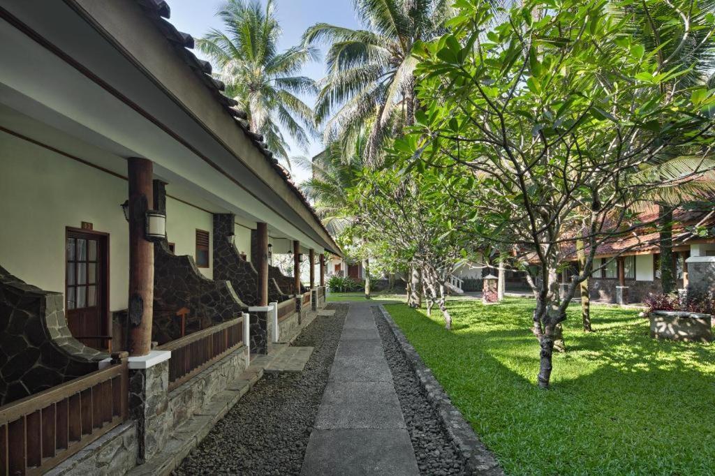 Sunrise Beach Hotel Pangandaran Kültér fotó